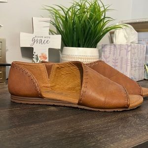 “Serkie” style sandal